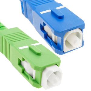 Wat is het verschil tussen APC en UPC bij glasvezel connectoren?
